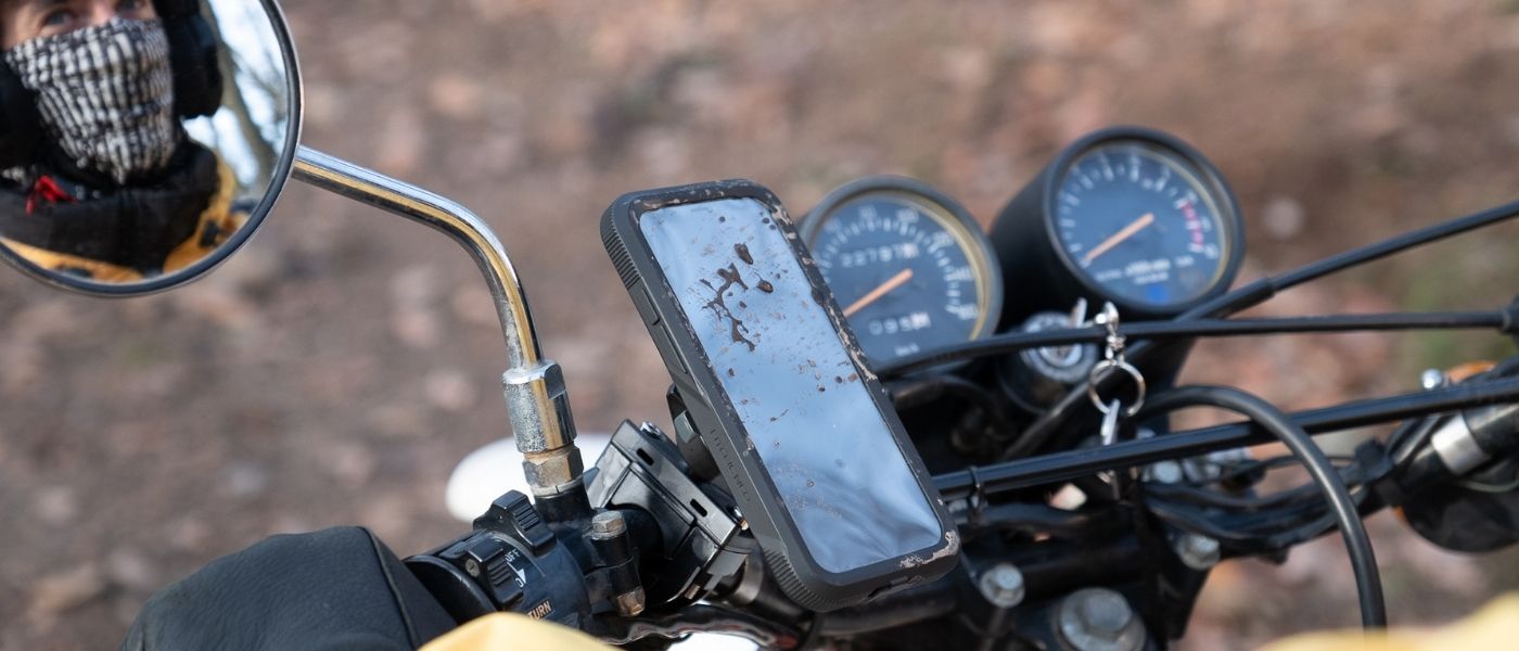 coque et support tigra sport sur moto mis en situation